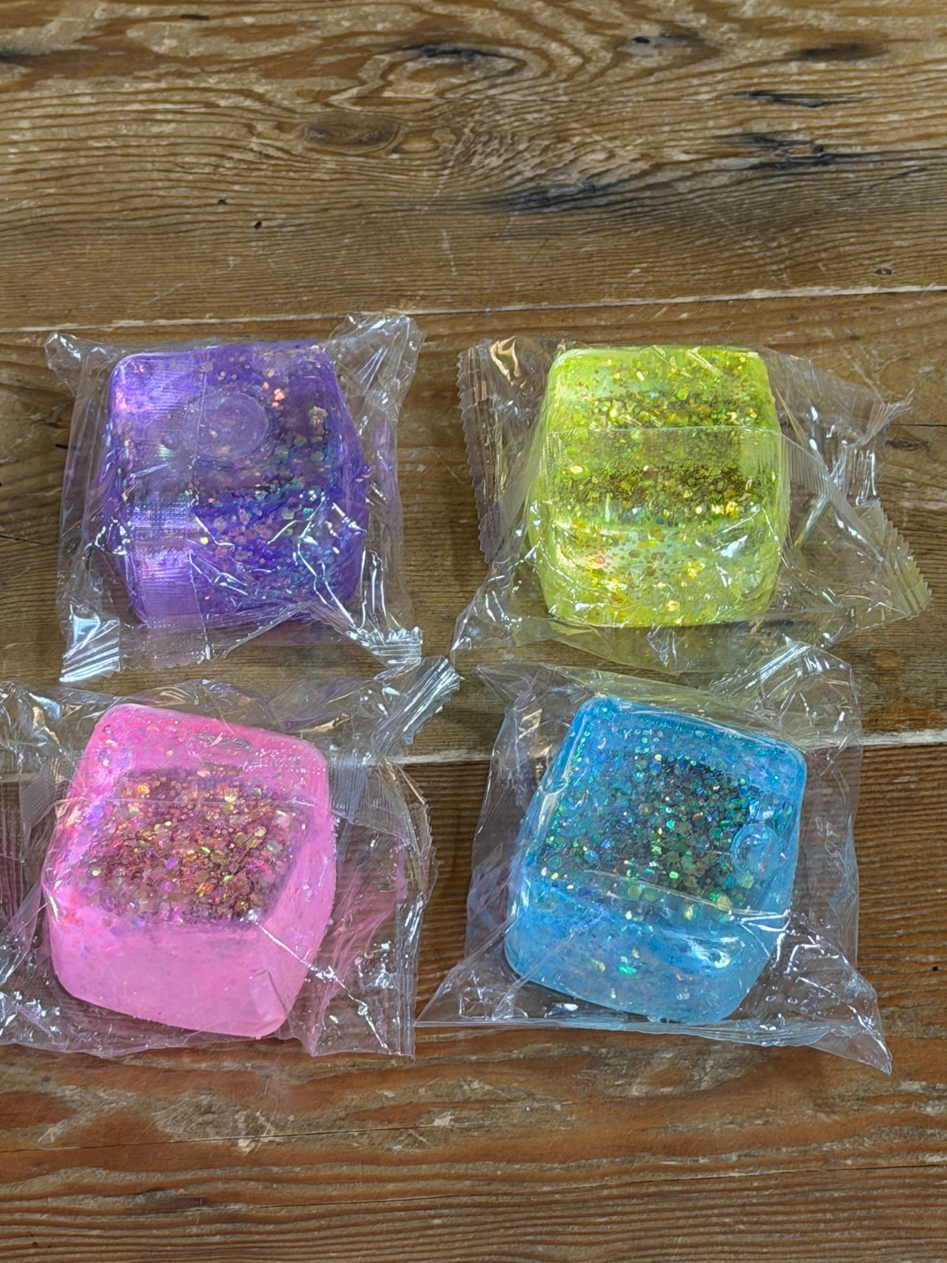 Squeezy Glitter Cube